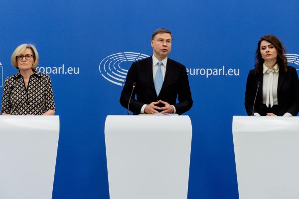 Press conference by Valdis Dombrovskis, Executive Vice-President of the European Commission, and Mairead McGuinness, European Commissioner, on the reform of the bank crisis management and deposit insurance (CMDI) framework