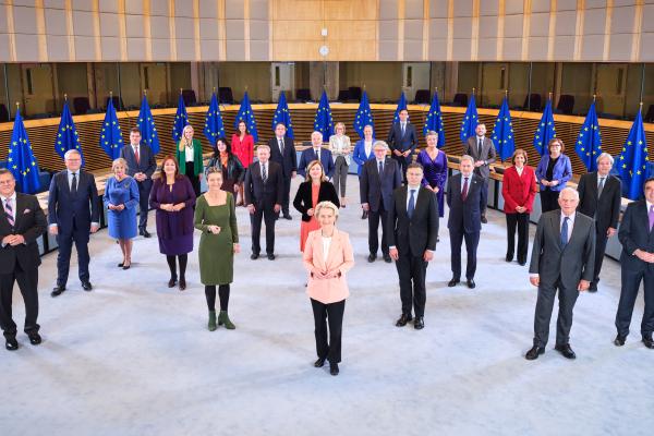 Group photo of the 2023 von der Leyen Commission