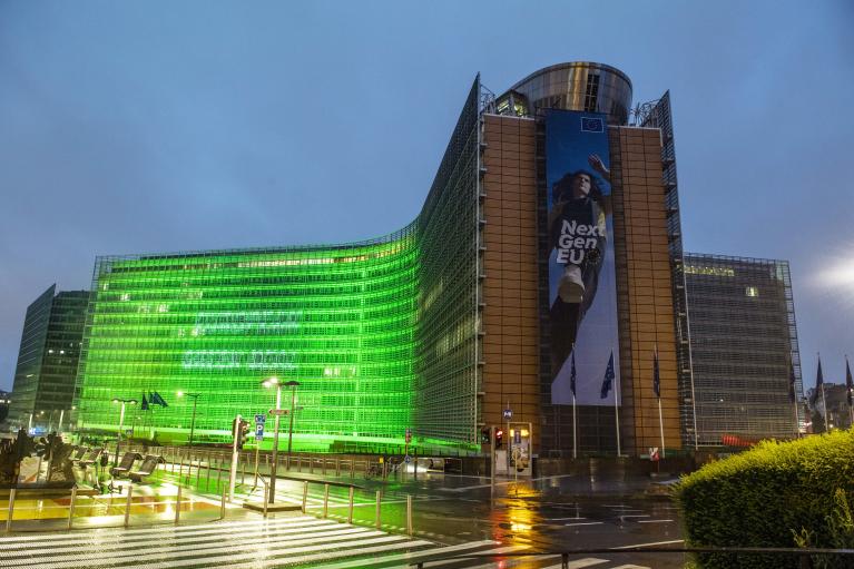 Le Berlaymont, siège de la Commission européenne, illuminé de vert