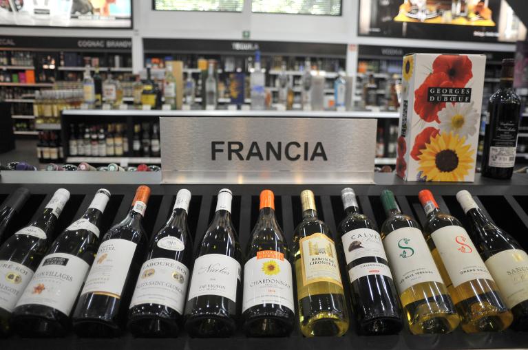 Vins français dans les rayons d'un supermarché mexicain, désormais non-soumis à droits de douane grâce à l'accord UE-Mexique